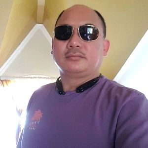 Meet your Posher, Dennis